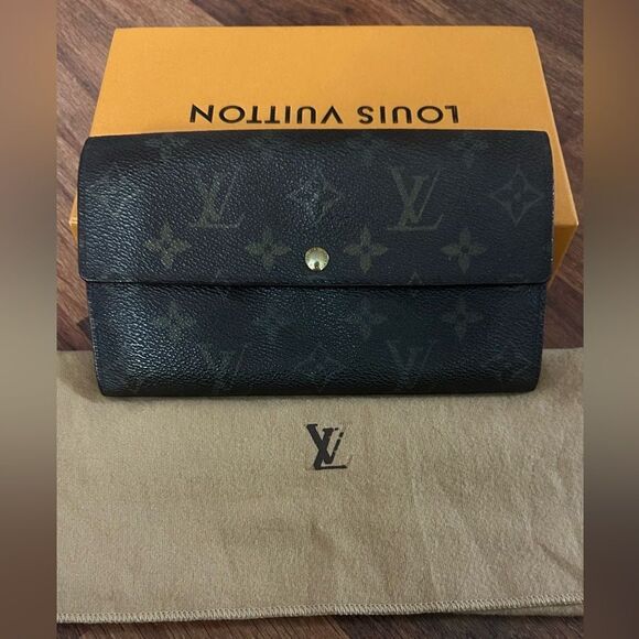 Louis Vuitton Monogram Wallet - Picture 2 of 15